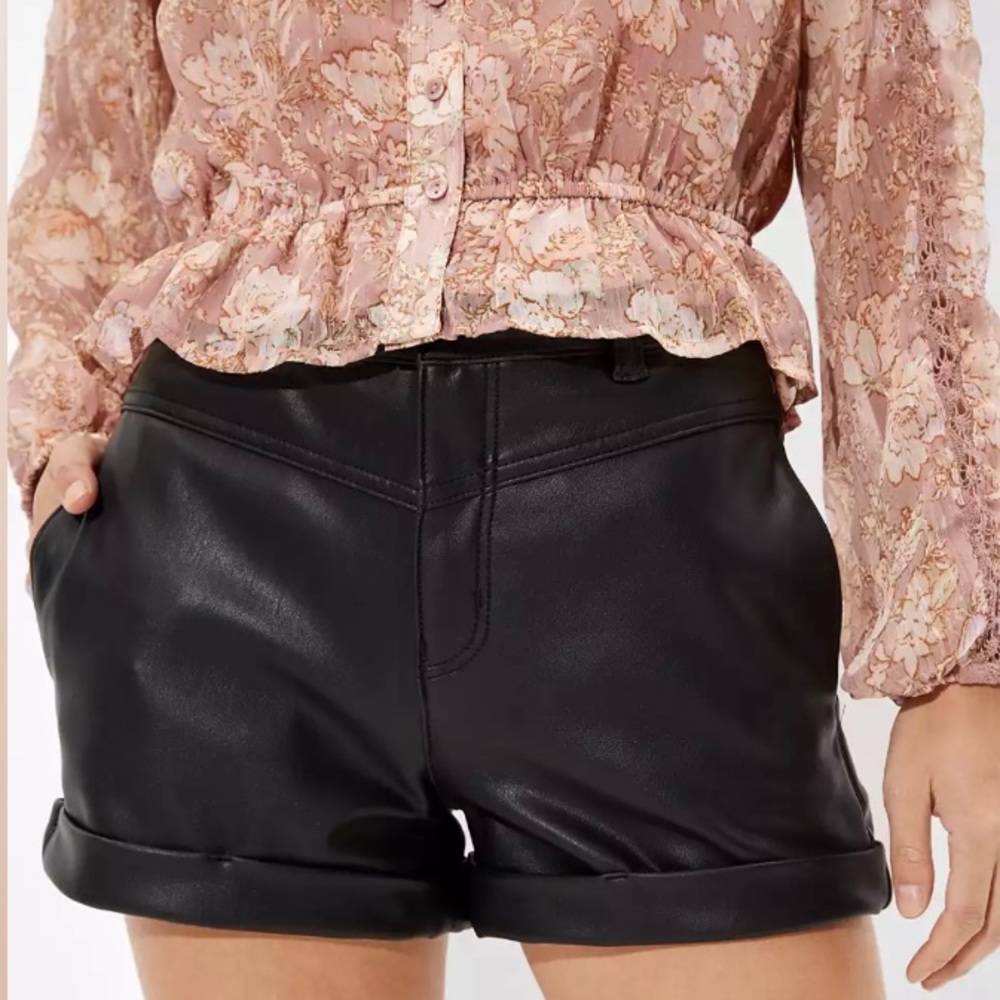 AE VEGAN LEATHER MOM SHORTS